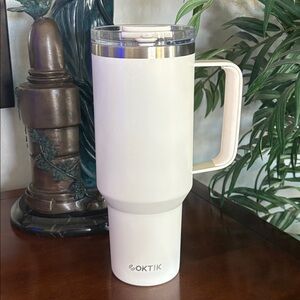 COKTIK 40 oz Tumbler With Handle and Straw Lid ~ Cream